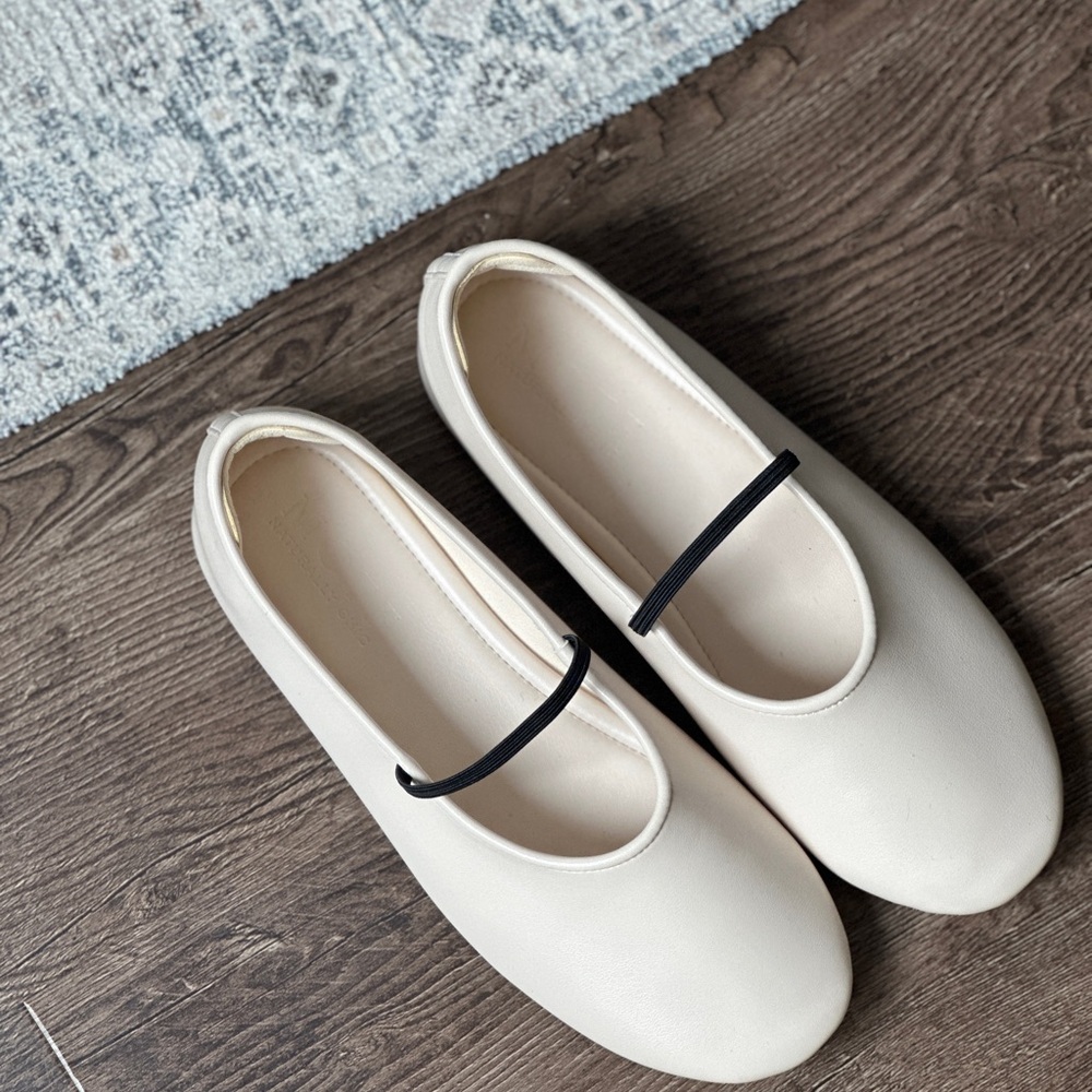 MOTF Cream and Black Flats with Elastic Strap